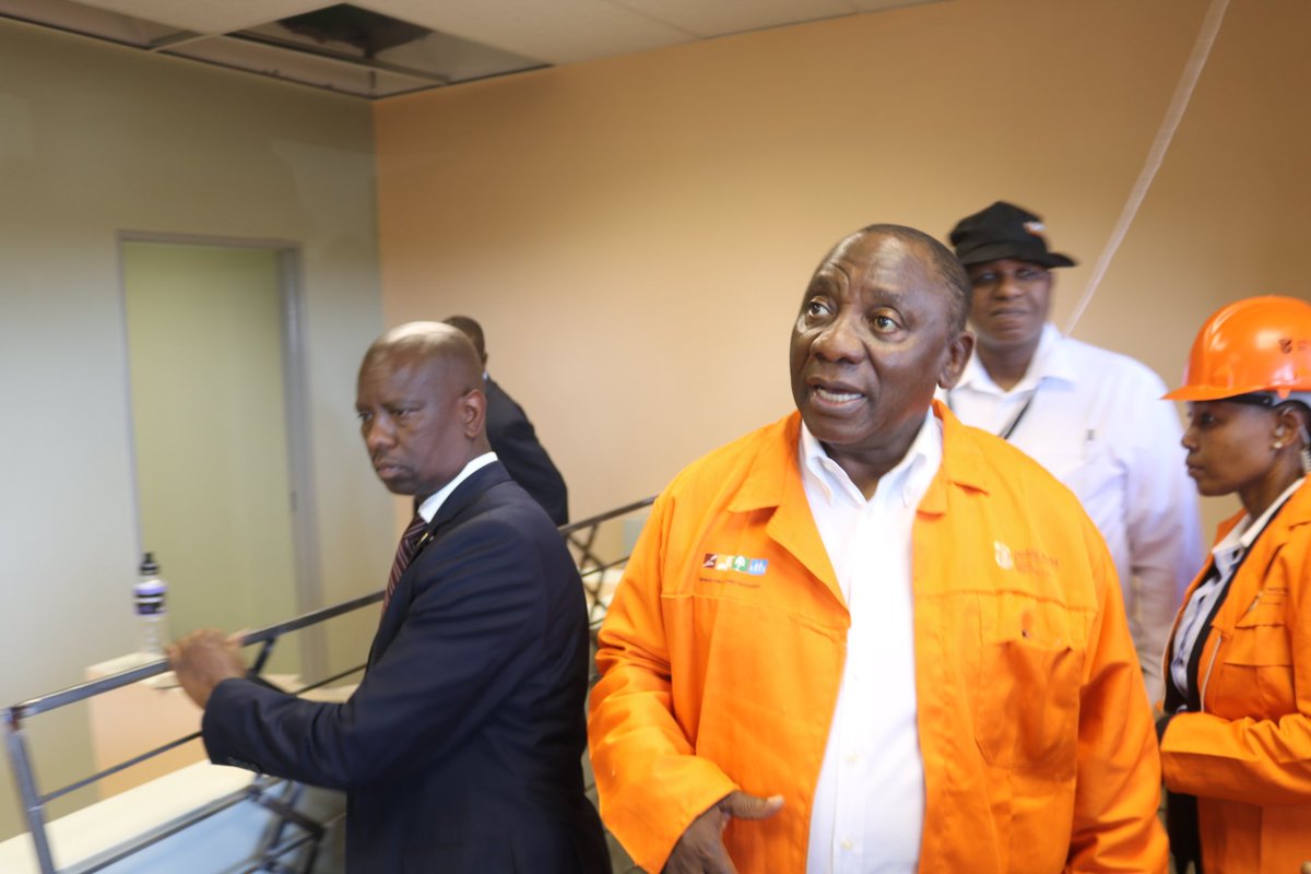 fsdpw's tweet photo. Deputy President Ramaphosa dazzled by work done by EPWP participants at Ratlou Complex in Thaba Nchu #reahlasela https://t.co/uaSsv6VogB