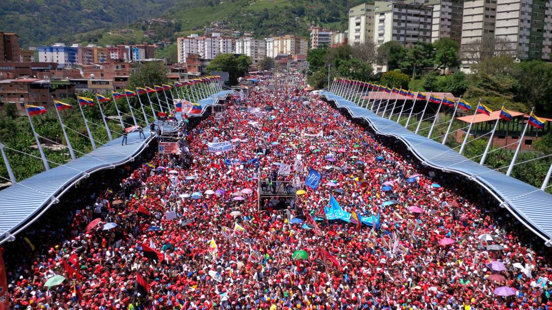 DuarteLismar's tweet photo. #PorAMORaMERIDA merideños por la PAZ con @JEHYSONGUZMAN #En2DiasVotaPorLaPaz #13Oct https://t.co/aeQl0q3qDK