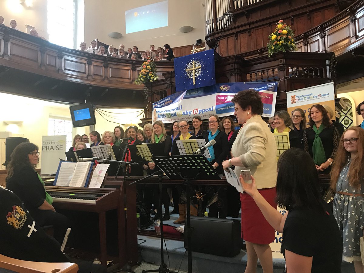 jencaesar1's tweet photo. @RCHTCharity opening of the 24hour Sing in aid of #BABA17 with @JDCurnow @RCHTChiefExec txt donations to: 70070 BABA17 & your amount https://t.co/perPUmfD1Y