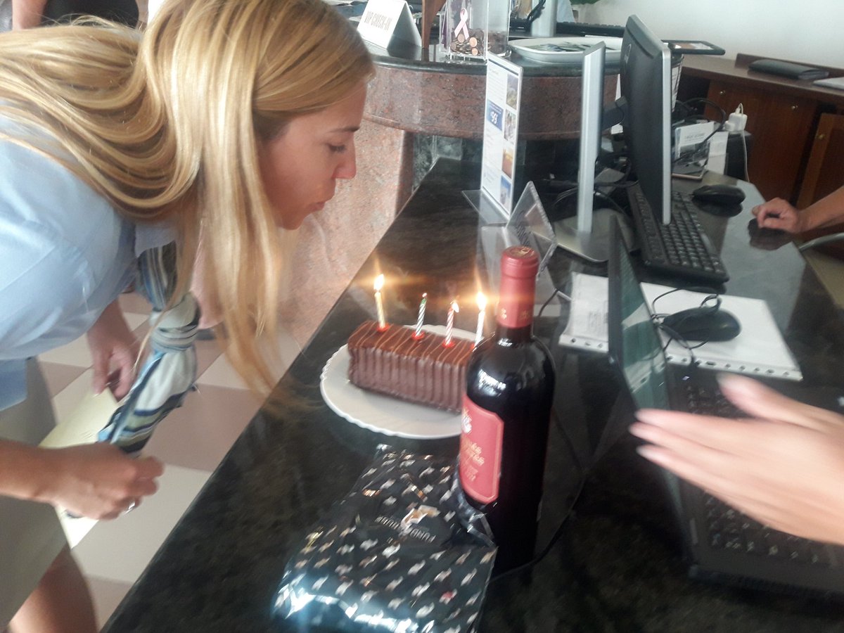 Laura Holmes tweet media