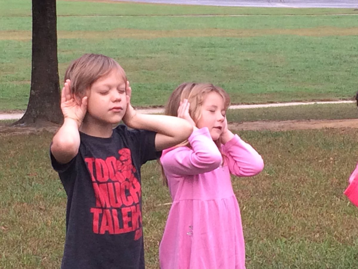 PFE_Rangers's tweet photo. Kinder use their eagle eyes, deer ears, and all their senses to observe the world around them with #MountainRoots. #NoChildLeftInside https://t.co/pwxvF7GS9Y
