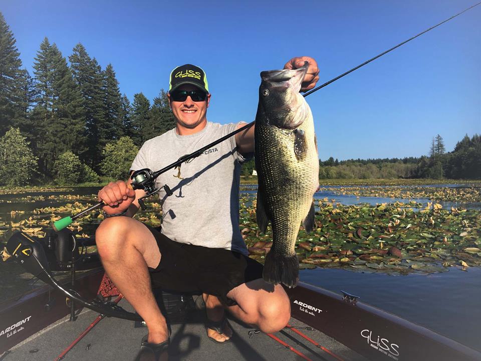 Carrotstix13's tweet photo. "...such an exciting bite punching through thick cover and the thrill of just trying to land em!" 🎣 - Josh Creamer #fishingtime #tightlines https://t.co/dCj2wiKhib