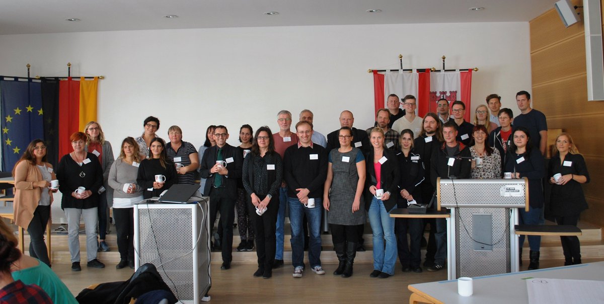 BA_Mitte_Berlin's tweet photo. Das @BA_Mitte_Berlin hat neue MitarbeiterInnen &amp; die wurden heute von BzBm @DasselVon im Rathaus #Mitte begrüßt.
Herzlich Willkommen! https://t.co/u7YSG3ccxu