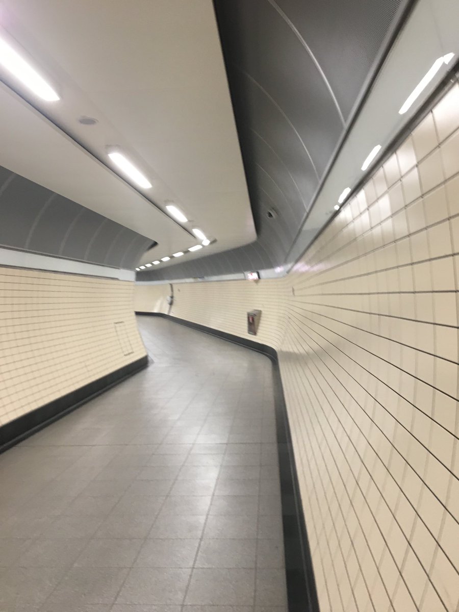 piglungs's tweet photo. Stumbling upon an ad-free bit of tube is such a beautiful relief. Reminder how fucking NOISY most public space is. https://t.co/QhRQ6Bzi8G