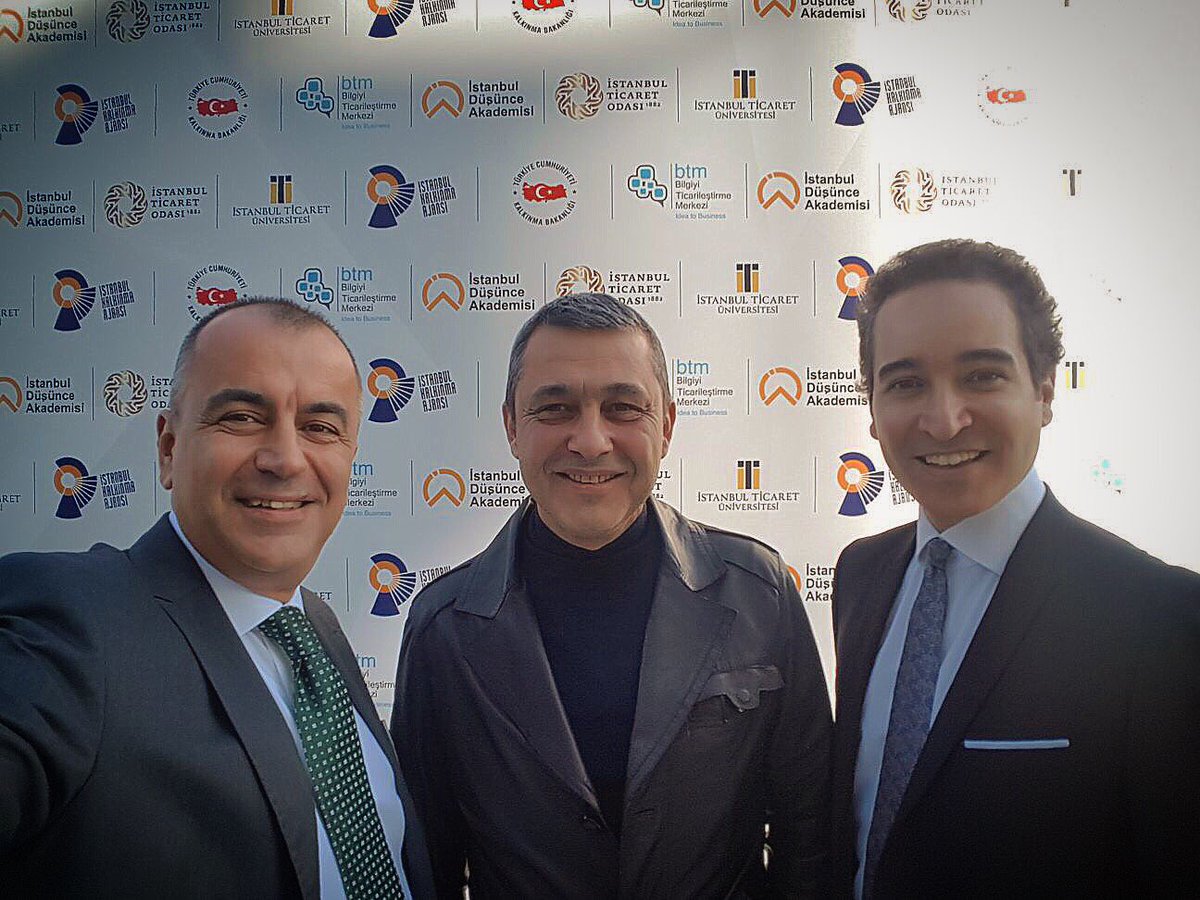 Açılış selfie’si! İş hayatının gerçek merkezi Eminönü’nde kapsamlı bir girişimcilik merkezi projesi harika olmuş 🙏🏼👍🏼 Girişimcilere tavsiye!