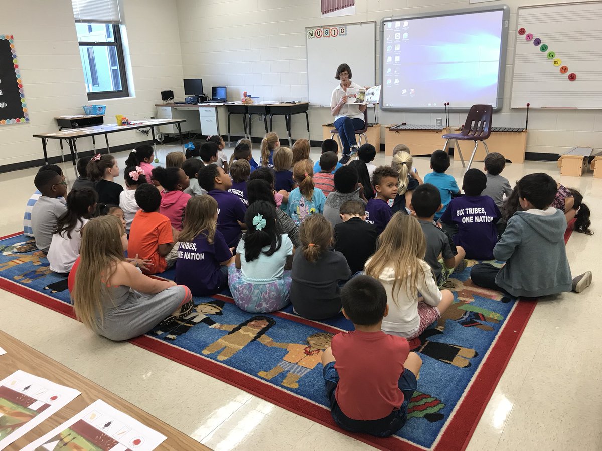 ADavis_CCSD's tweet photo. 1st grade learning about the Ga Farm Bureau! #CCSDStemCareerDay https://t.co/jQCJ3Ozezo
