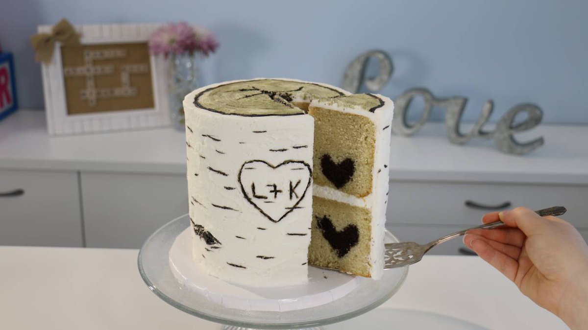 theicingartist's tweet photo. #FallFavourite Loving this cake inside AND out! What's your fav part about fall?? Pumpkin spice EVERYTHING has to be mine!! https://t.co/6ab4CdFuGO