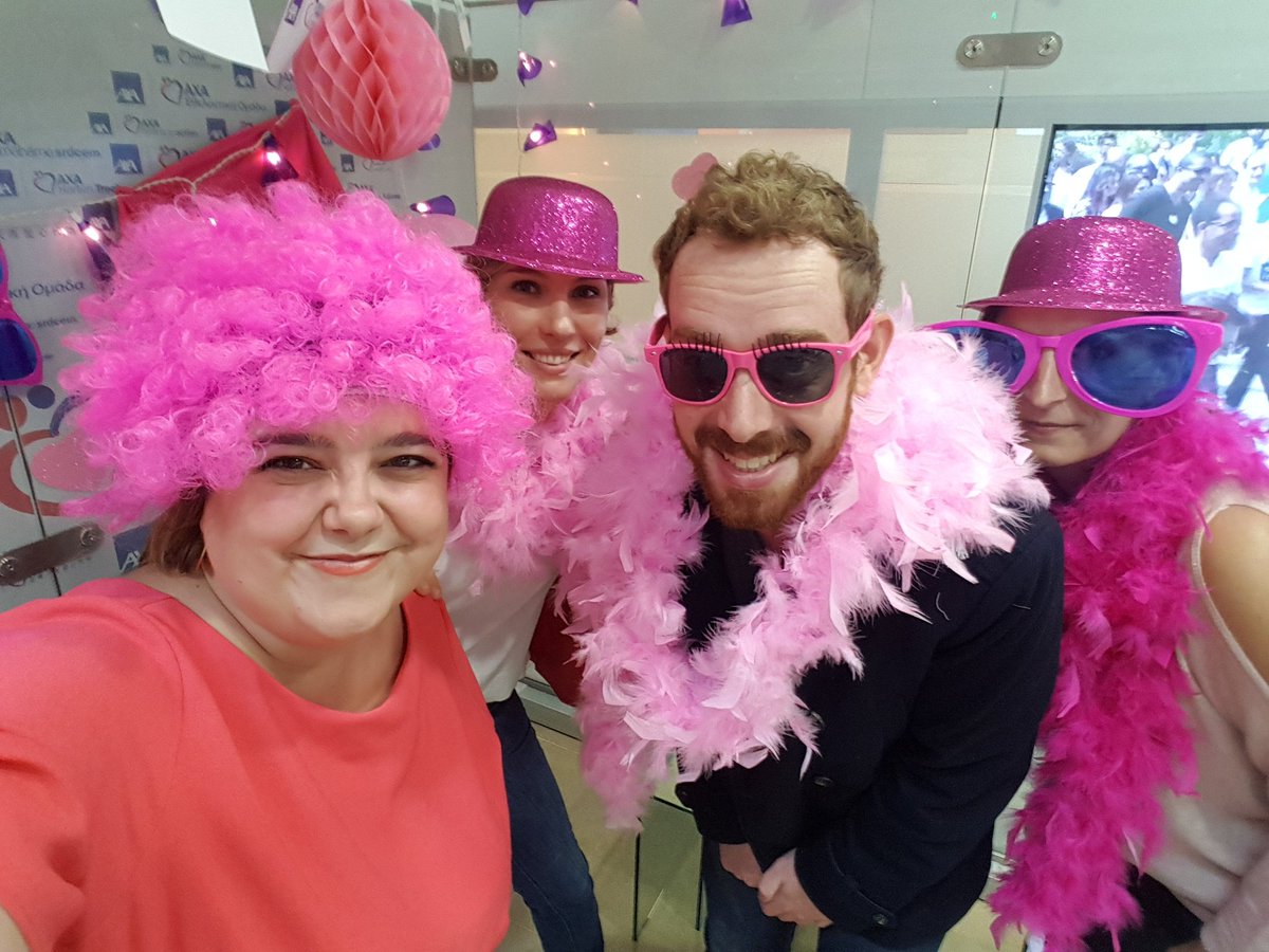EaGuerch's tweet photo. Coucou #AXAAtoutCoeur #OctobreRose ... merci @_Colas qui passait par là ... #AXAGuildeAgileUX (futur bandeau de la Newsletter ?) https://t.co/pbhqEPEp7O