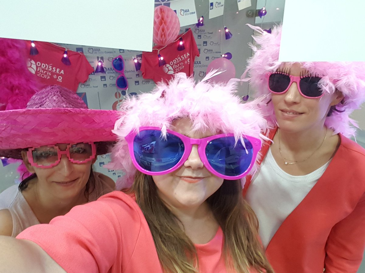 EaGuerch's tweet photo. Coucou #AXAAtoutCoeur #OctobreRose ... merci @_Colas qui passait par là ... #AXAGuildeAgileUX (futur bandeau de la Newsletter ?) https://t.co/pbhqEPEp7O