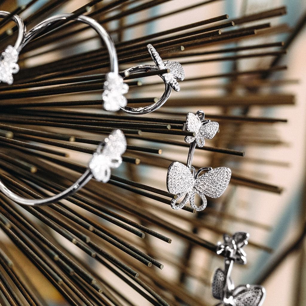 ¿Lista para brillar el fin de semana? Vente a probar las joyas Wonderfly a nuestras tiendas El Corte Inglés.> bit.ly/2ylLnj0