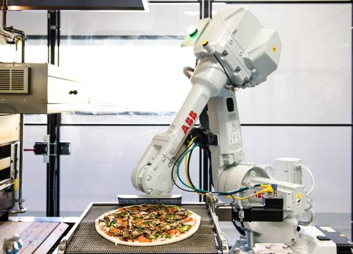 forwardfooding's tweet photo. How do you like your pizza? Prepared by a robot of course! https://t.co/biOpDwTCfF @AgFunder @zumepizza #FoodTech #FoodRev #RoboticChefs https://t.co/5JSvdS3mVd