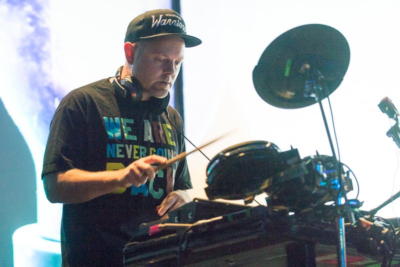 MassAppealRecs's tweet photo. .@DJShadow has finished the European leg of his #TheMountainWillFall Tour! 📸: @GigJunkies https://t.co/9s4QFWVpls