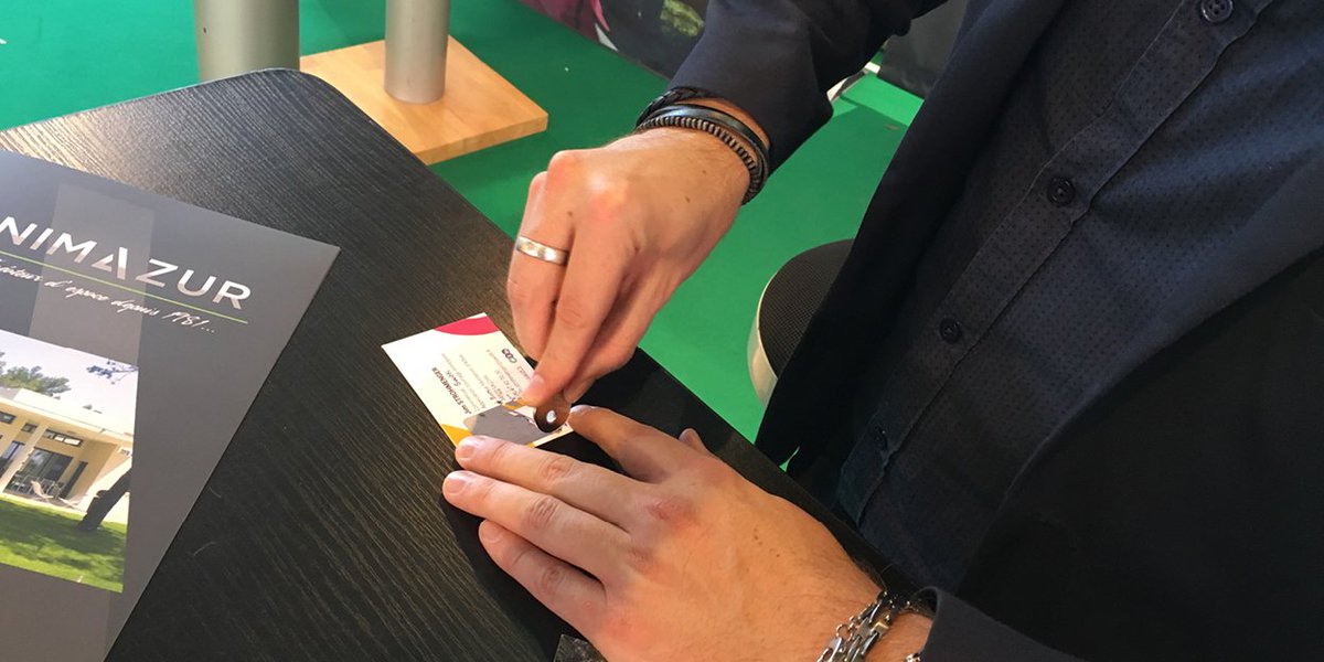 Switfi's tweet photo. Le jeu #SwitfiSweetScratch est lancé ! Retrouvez @JimStrohmenger au salon de l'#immobilier de Nîmes pour tenter de gagner un dîner pour 2 ! https://t.co/iTsnGWz0gg