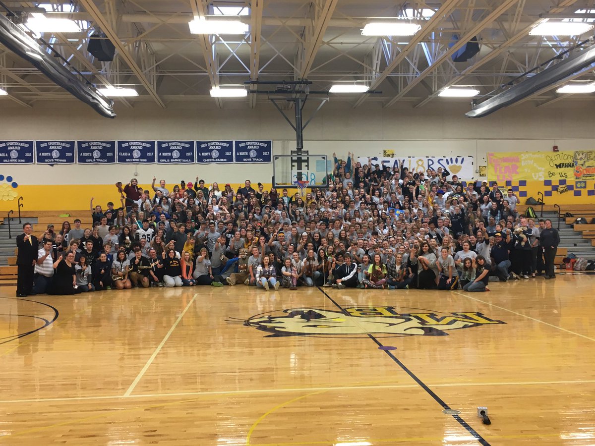 JeffWGME's tweet photo. Great job @MBHSAthletics at #SchoolSpirit13 rally on #GDM @WGME @FeedingMaine #MtBlue #CougarPride #Together https://t.co/m18UxcWdTU