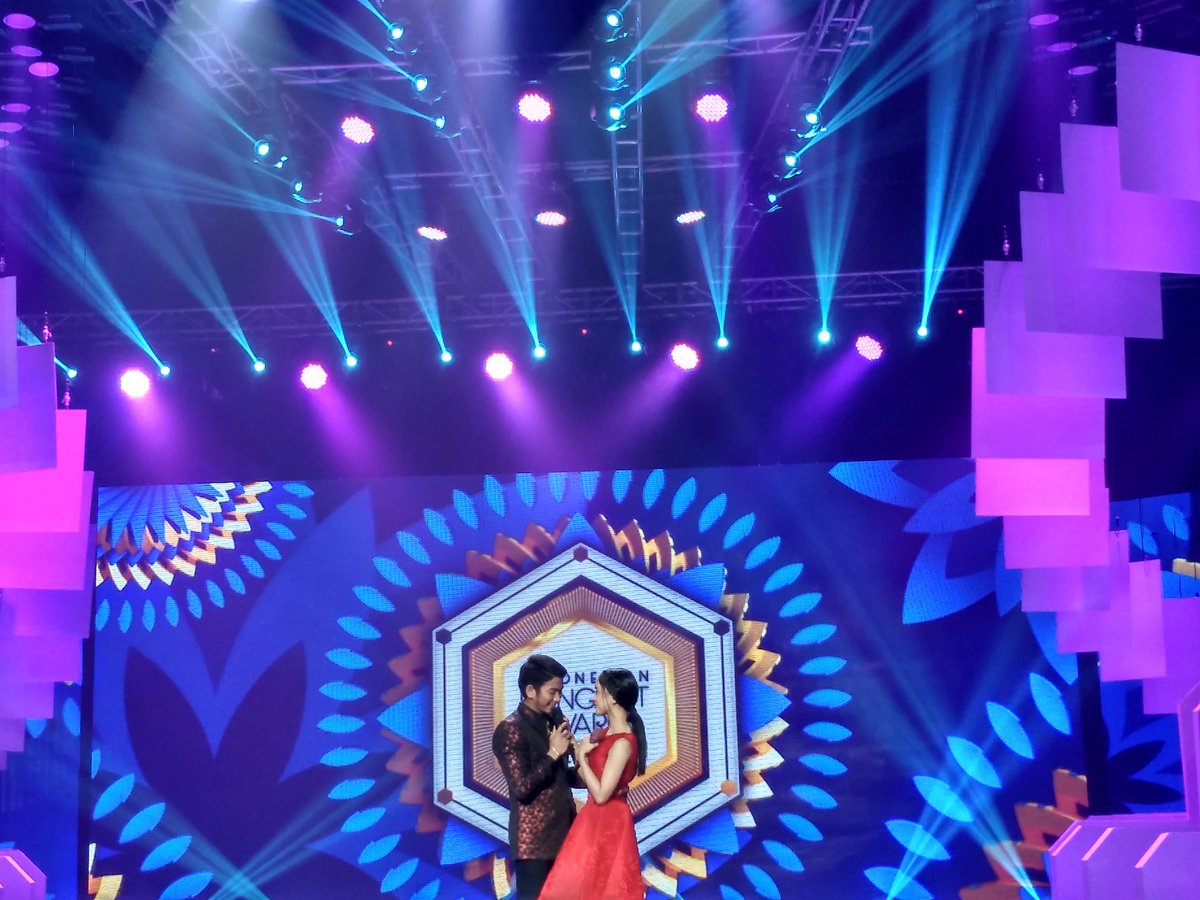 Indosiar's tweet photo. Adudududuuuh~
Mimin jadi senyum-senyum sendiri, deh, liat @Lesti_Jenong_DA dan @DA2_Rizki di #IDA2017 https://t.co/q9IuEwDSCz