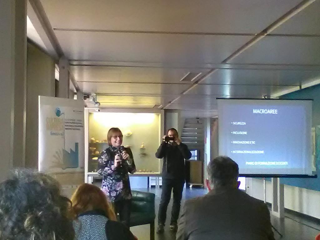 indugiare's tweet photo. Per avere scuola di qualità bisogna formare i docenti #cultimpfest17 #changemakers #istitutosangiorgio @cultimpfest https://t.co/EnIj7CRQud