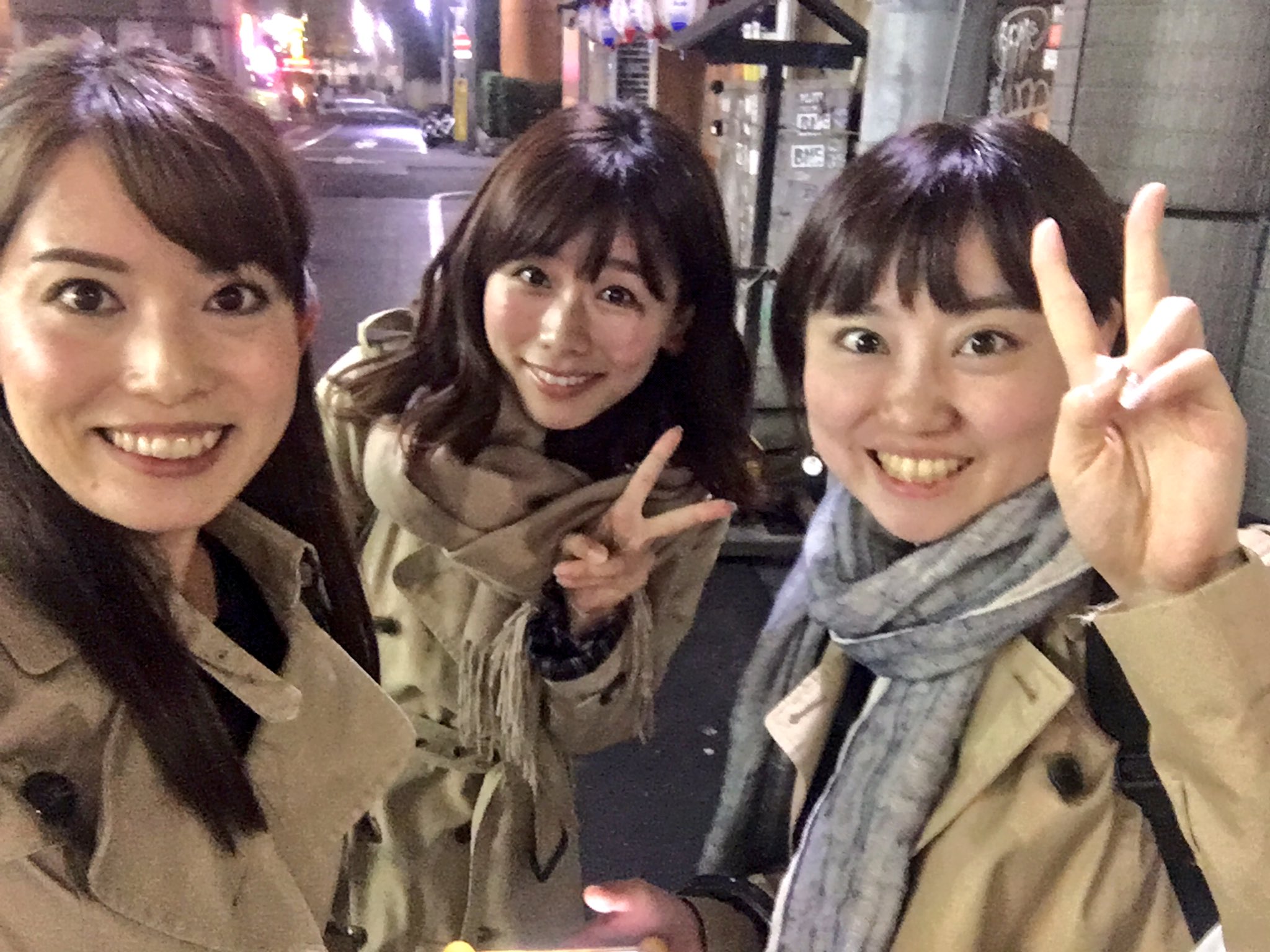 早川茉希 一気に冷え込みましたね アナウンサー友達の眞田佳織ちゃん 伊藤京子ちゃんと会ったら ３人ともベージュのトレンチコート この時期大活躍です みなさんも 風邪引かないようにお気をつけください T Co Cuwxprhnh9