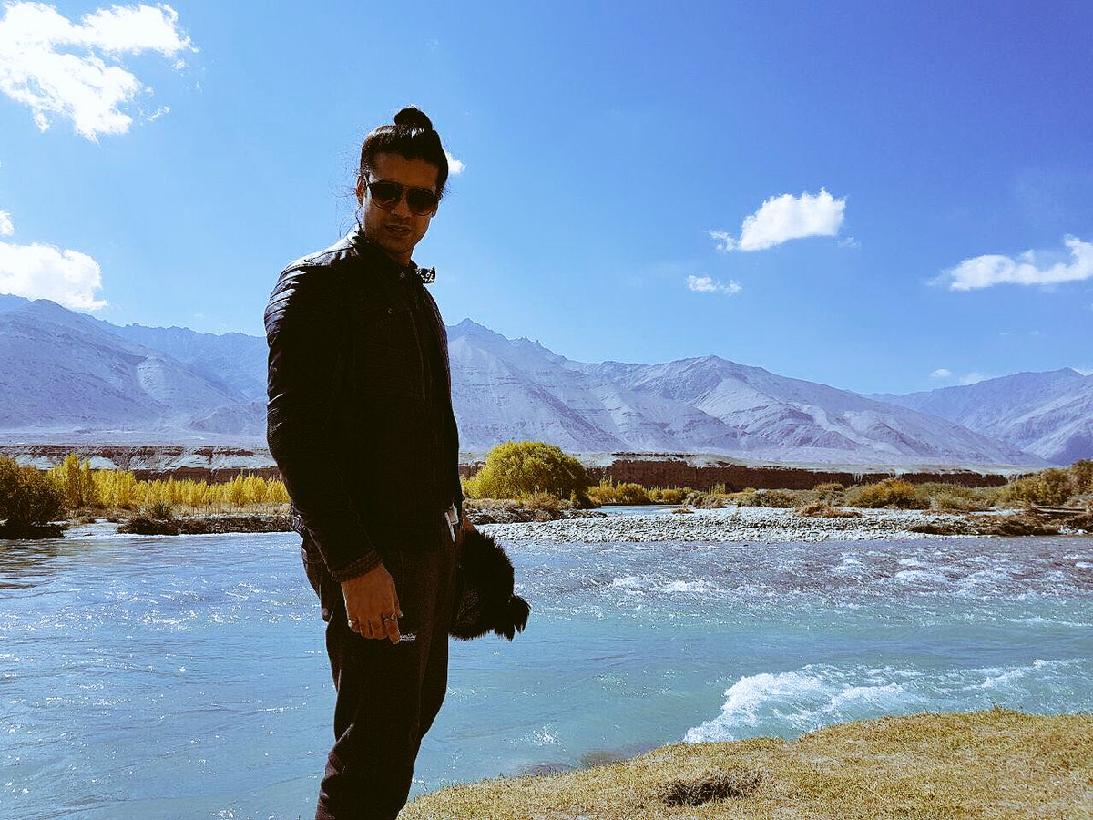 JubinNautiyal's tweet photo. look deep into nature, and you will understand everything better. #TravelLife https://t.co/Oy0T0yMI12