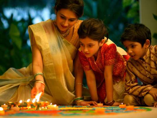DailyhuntApp's tweet photo. Now it's time to gift your parents a future #giftthemafuture @Lenovo_in https://t.co/wOazHucZN7 https://t.co/sGiXj04bX8