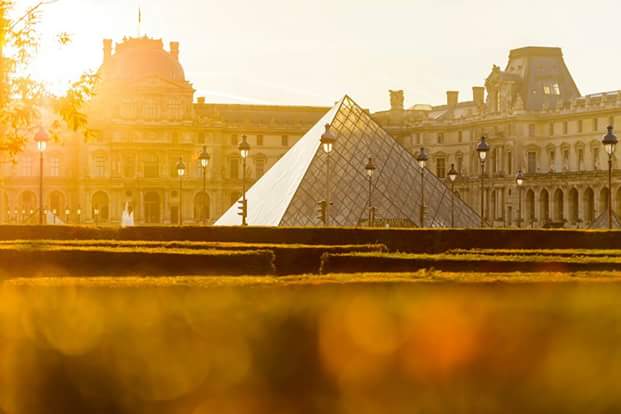 carlitapolka's tweet photo. 🍁By Champs-Élysées Paris 🍂Le Louvre 🍁#FFBest @garounette70 @VIParis @ParisMyLove__ @LucaTentoni1 @Zamberlett @Bontemps78 @BontempsFunding 🍁🍂 https://t.co/QW5k2PUdm8