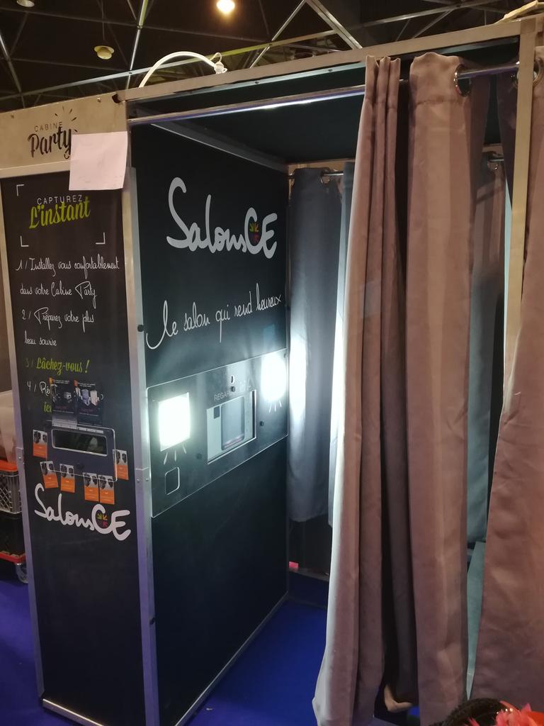 FadilaBakrar's tweet photo. En direct du @SalonsCE @Cabine_Party présente son extraordinaire #cabinephoto #evenementiel #seminaire  @marseilleinnov @AMFrenchTech 😎💃❤️💥👑 https://t.co/fr9txCznIJ