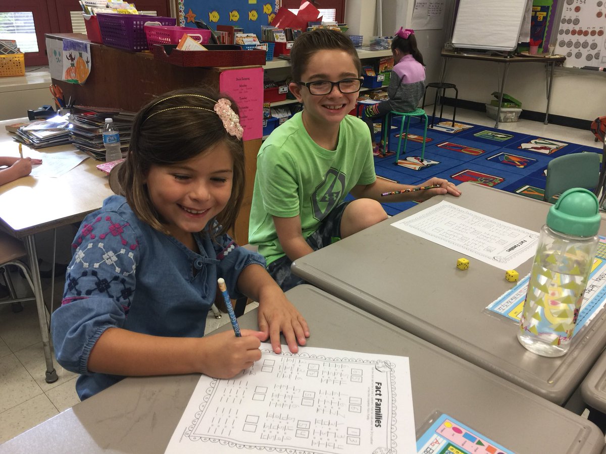2ndgradefun1's tweet photo. Working with our partners to practice our doubles facts. https://t.co/irC8lImLsf