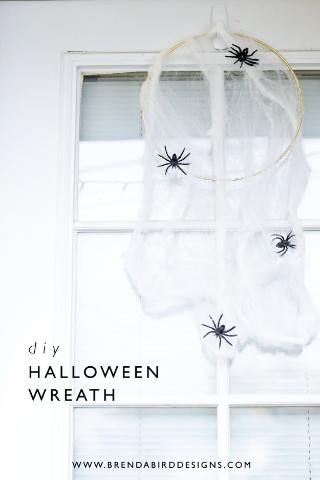 Make this modern Halloween spider web wreath in five minutes! brendabirddesigns.com/diy-modern-hal…