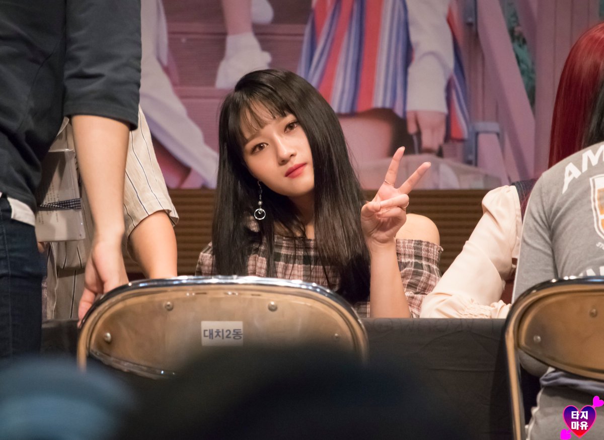 Flywithyou0517's tweet photo. #dreamcatcher #드림캐쳐 #시연 
날아올라 마지막 팬싸인회 / 시연이 분위기 있는거 보소~ ^^ https://t.co/Pgd0boCOAp