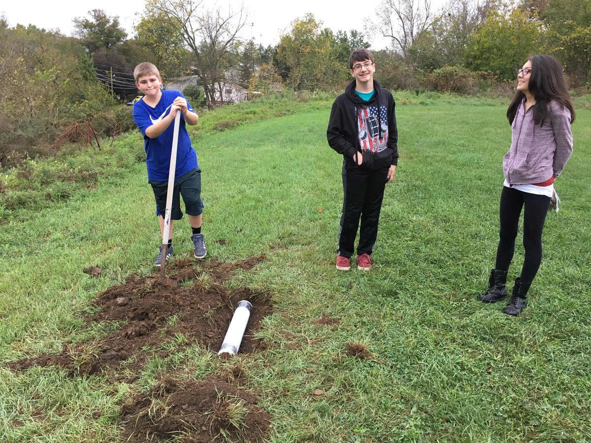 MattBaer8's tweet photo. 1st Period learners digging holes for their time capsules! #Room242 #HASDHS https://t.co/Gz8tlycwcC