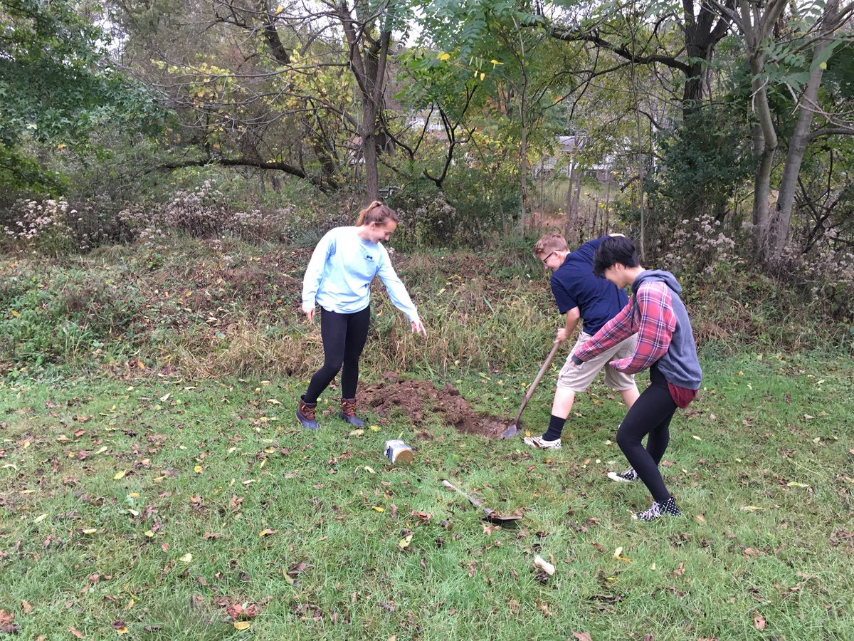 MattBaer8's tweet photo. 1st Period learners digging holes for their time capsules! #Room242 #HASDHS https://t.co/Gz8tlycwcC