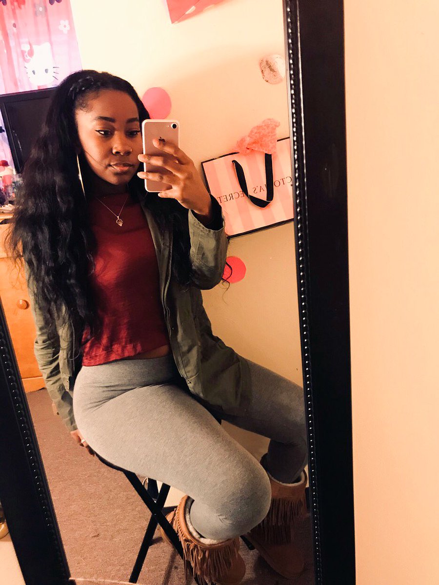 msperfectwrld's tweet image. All i want is money, all he want is me🤞🏾