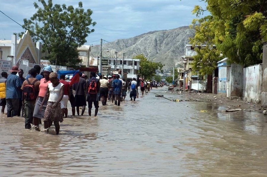 CCNUCC's tweet photo. Riches ou pauvres, tous concernés par le #ChangementClimatique https://t.co/mWTSyj6dr3 par @ASteiner @PEspinosaC @RobertGlasserUN #DDR2017 https://t.co/6Uv10WIZgd