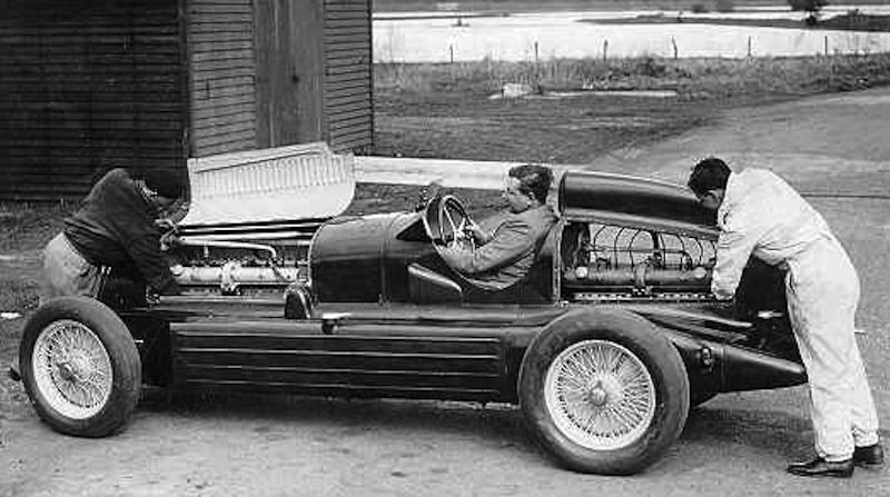 Virage8's tweet photo. Si vous n'avez pas assez de puissance avec un moteur, mettez-en deux ! ... https://t.co/L4OptMIY3b @AlfaRomeoFrance #bimotore #alfabimotore https://t.co/QZ5WELLvNm