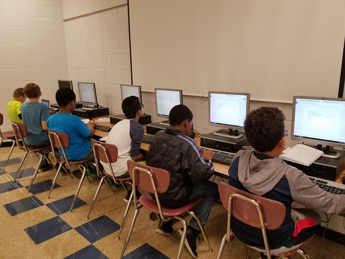 mrsjdurbin5th's tweet photo. #technologyworld is coming are you preparing your students for the future #googleclassroom #studentquestioning #SledProj. @FernCreekElem_1 https://t.co/TDjs1ybuRU