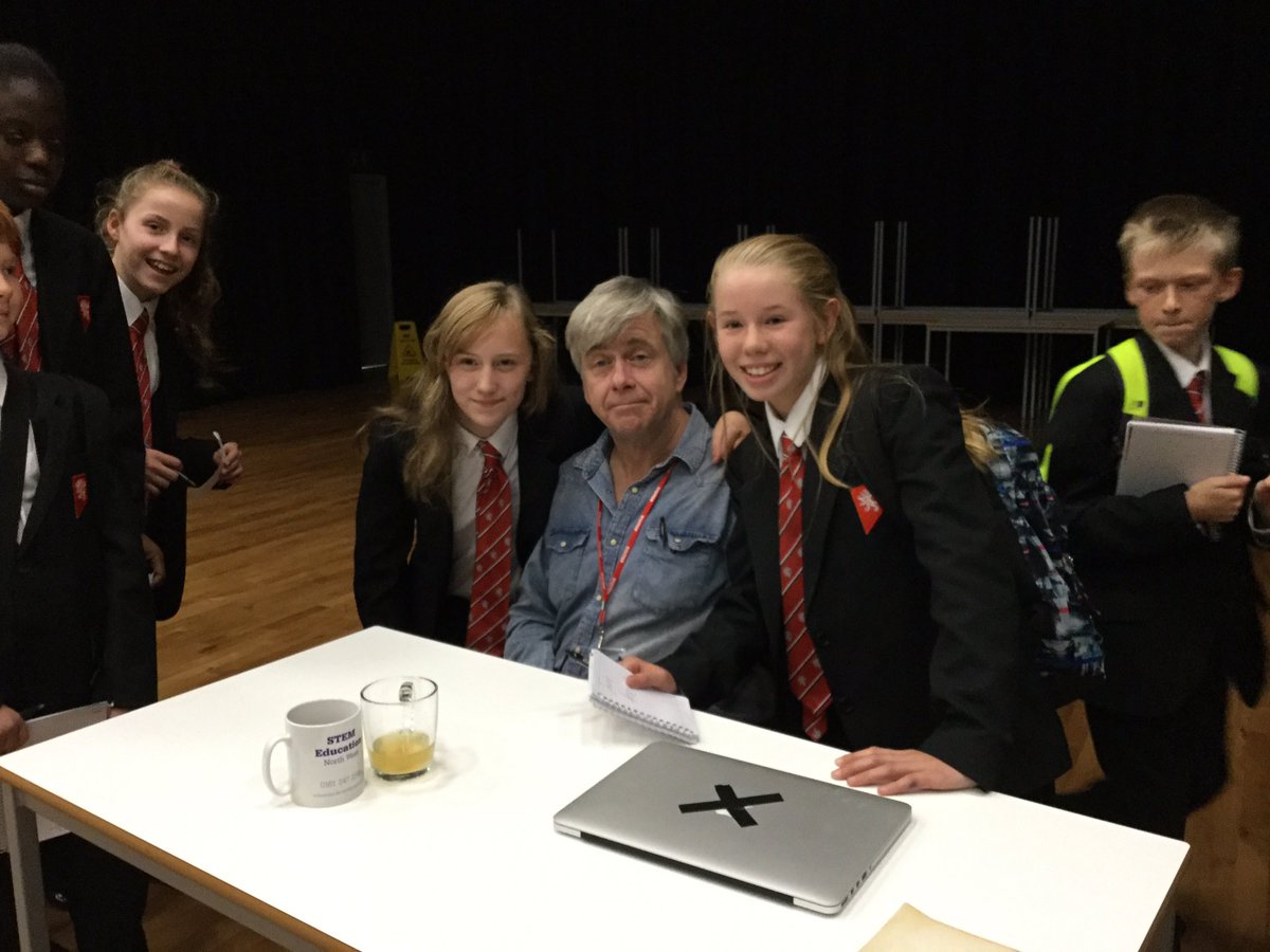UoBSchool_Eng's tweet photo. Year 7 and 8 had a wonderful time with the Storyspinner himself yesterday! Thank you Phil 😀#oracy #storytelling https://t.co/bjeoVbnASM