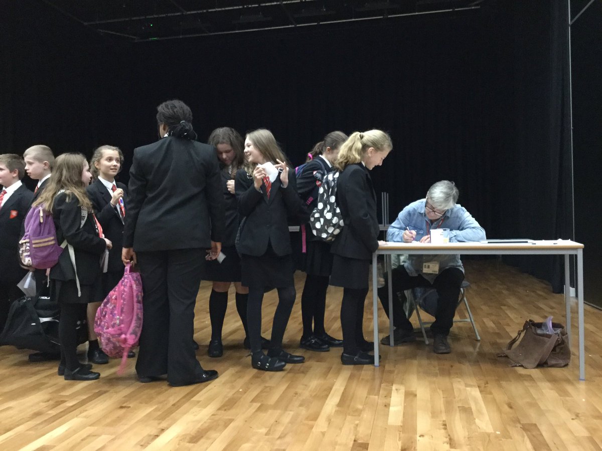 UoBSchool_Eng's tweet photo. Year 7 and 8 had a wonderful time with the Storyspinner himself yesterday! Thank you Phil 😀#oracy #storytelling https://t.co/bjeoVbnASM
