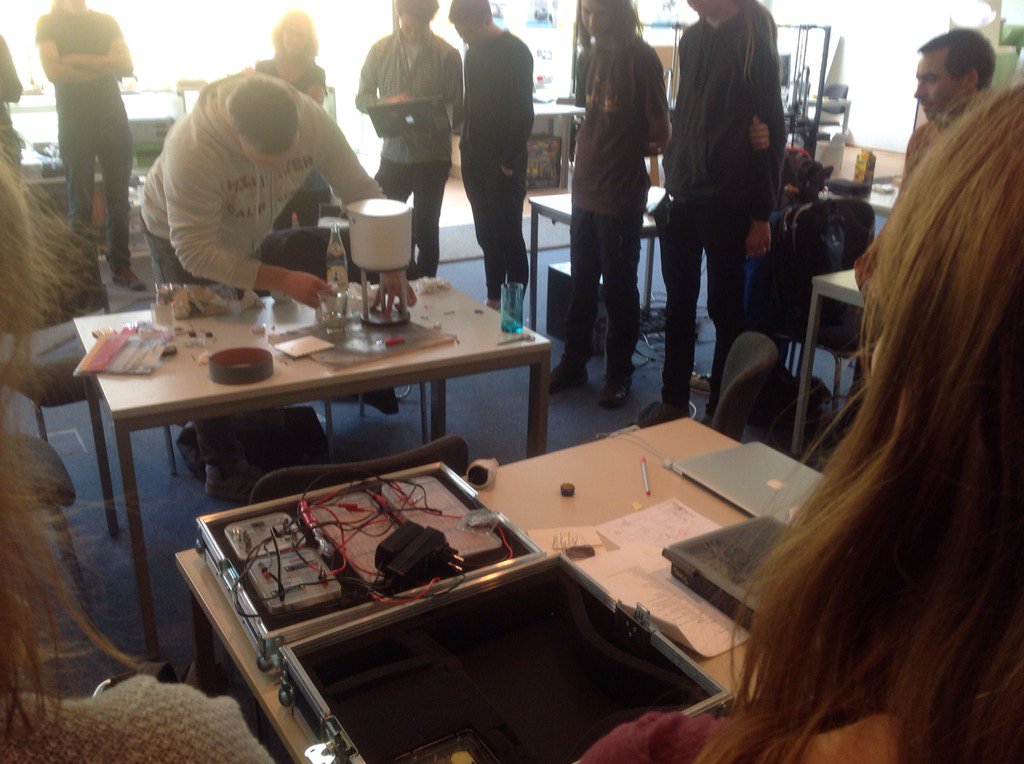 Ein Ergebnis unseres Arduinokurses: FGL als Ventil im Smarten Wasserspender, Final Präsentation <a href="/SLUBdresden/">SLUB Dresden</a>