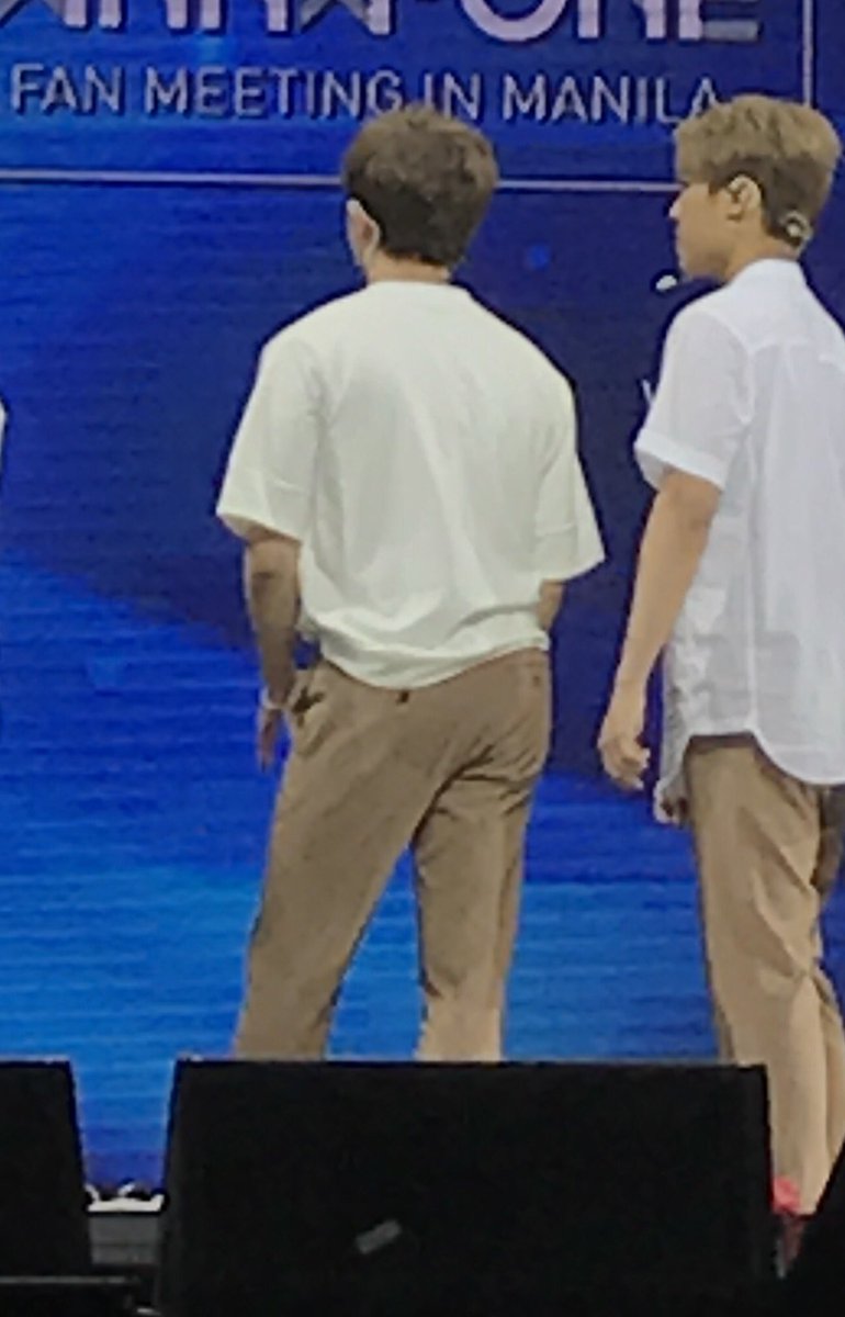 프리뷰는 아니지만 그의 뒷태
이세상 귀여움