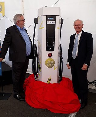 DUTRUCPhilippe's tweet photo. https://t.co/ftdlb9fTYI du groupe #SEOLIS @DeuxSevres
90 bornes de recharge accélérée actives
10 bornes de recharge rapide (30mn) fin 2017 https://t.co/ZPanjhXU5x