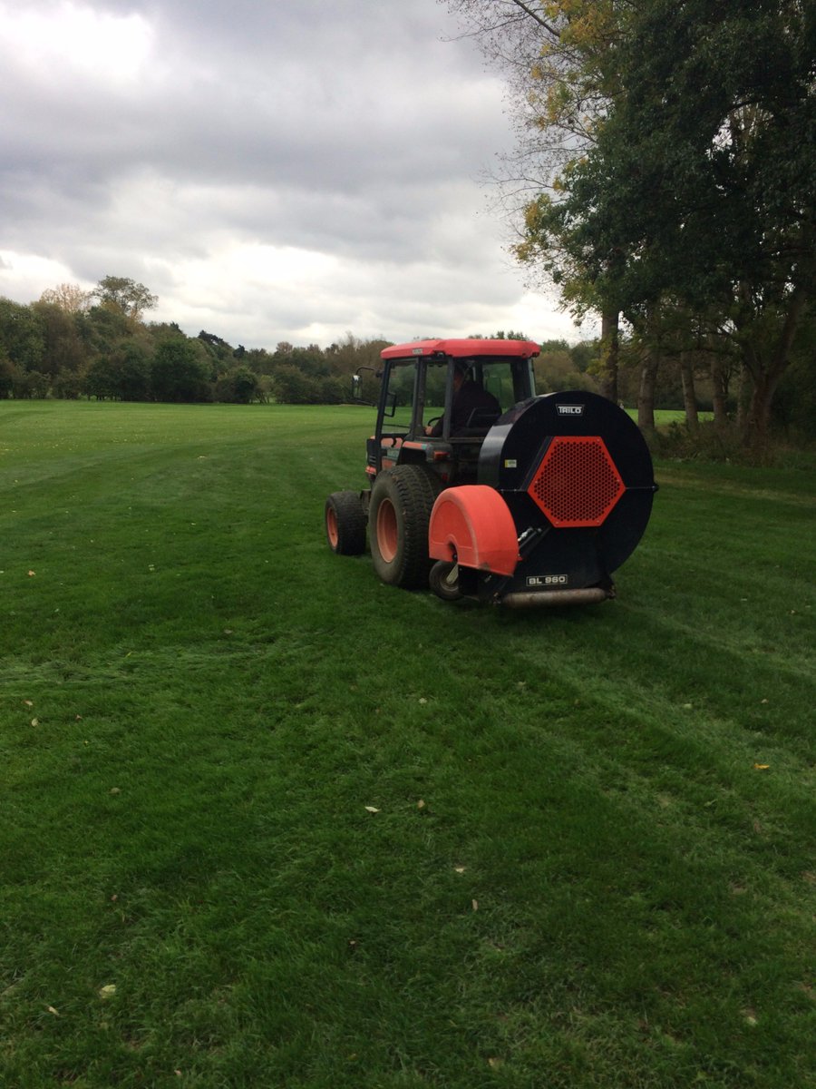 westmiddgc's tweet photo. Our new leaf blower in action #whatleaves https://t.co/VZY1JLOJmj