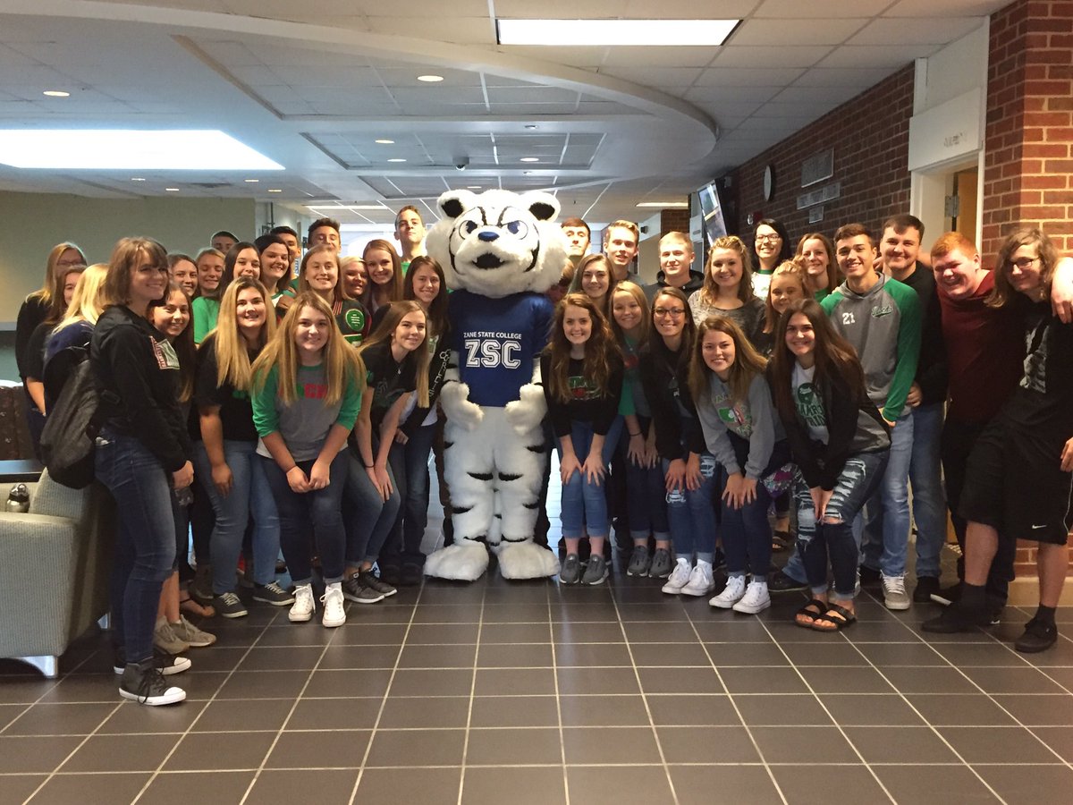 BHS_Shillinator's tweet photo. BHS ready for the Zane State College fair #rockinit #thatsnotSASsquatch @BHSGoRocks https://t.co/DO1g5DeXE7