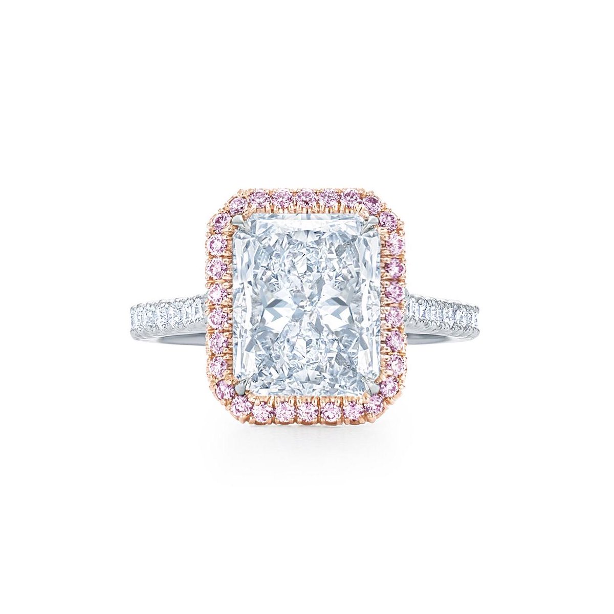 KwiatDiamonds's tweet photo. A captivating brilliance. Kwiat radiant diamond ring with pink diamond halo. https://t.co/DQcVY1bfSD #FancyShapeFriday https://t.co/KHB7n5c5pP