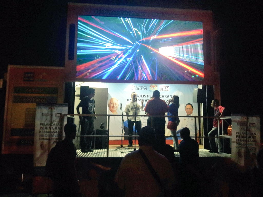 kpkt_gov's tweet photo. Persiapan terakhir sdg dilakukan utk Program NBOS MyBN Gotong-Royong. Jgn lupa temu janji kita esok. Mari beramai-ramai meriahkan majlis. https://t.co/IErZgQwBcs