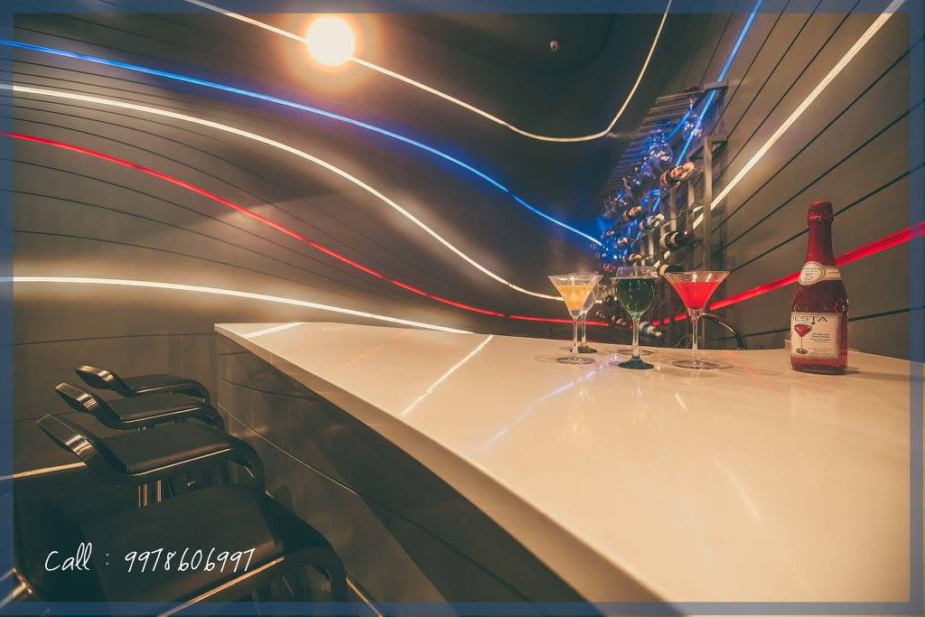 CityShor_Surat's tweet photo. This DJ Hall Is Here to Make Your Weekends Better!
https://t.co/etYMqGtu8g
#Food #Restaurants #PartyPlace #Dance #Music #DJ #DJHall #Beverages #Mocktails #GlorinaaTheEcho #CityShorSurat https://t.co/TEff3cTTKJ