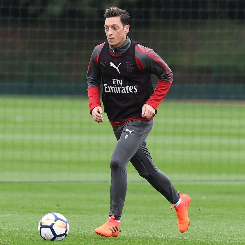 The Watford match is just around the corner & I'm glad to have fully recovered during international break. 👍🏼💯⚽ #teamtraining #WFCvAFC #COYG