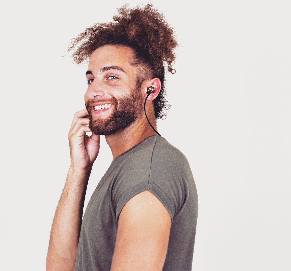 Phonfamily's tweet photo. One good thing about music, when it hits you, you feel no pain. #ioClassic #phonaudio #music #FridayThe13th https://t.co/JjDRfiRbWc https://t.co/256z3VdXek