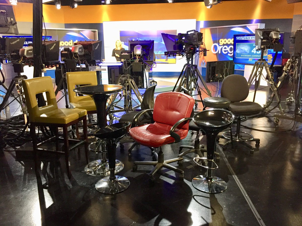 TonyMartinezGDO's tweet photo. The Island of Misfit Chairs #fox12oregon #chairmuseum #haveaseat https://t.co/b3FlJJjE5M