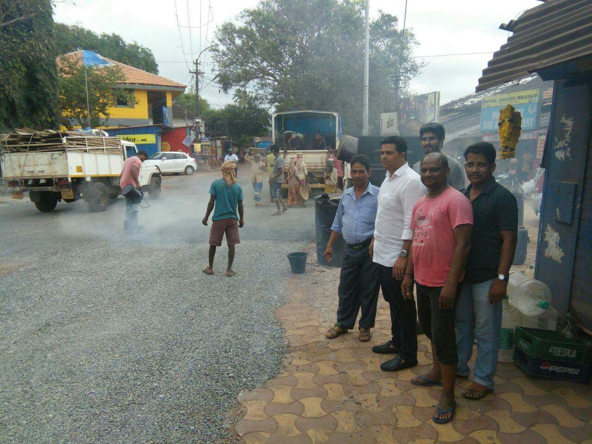 Jayeshvsal's tweet photo. Repair work of roads in progress. Fixed all potholes ridden roads in Betim. #BetimForward https://t.co/e2ZDFFtaIw