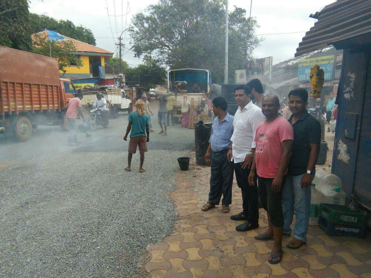 Jayeshvsal's tweet photo. Repair work of roads in progress. Fixed all potholes ridden roads in Betim. #BetimForward https://t.co/e2ZDFFtaIw