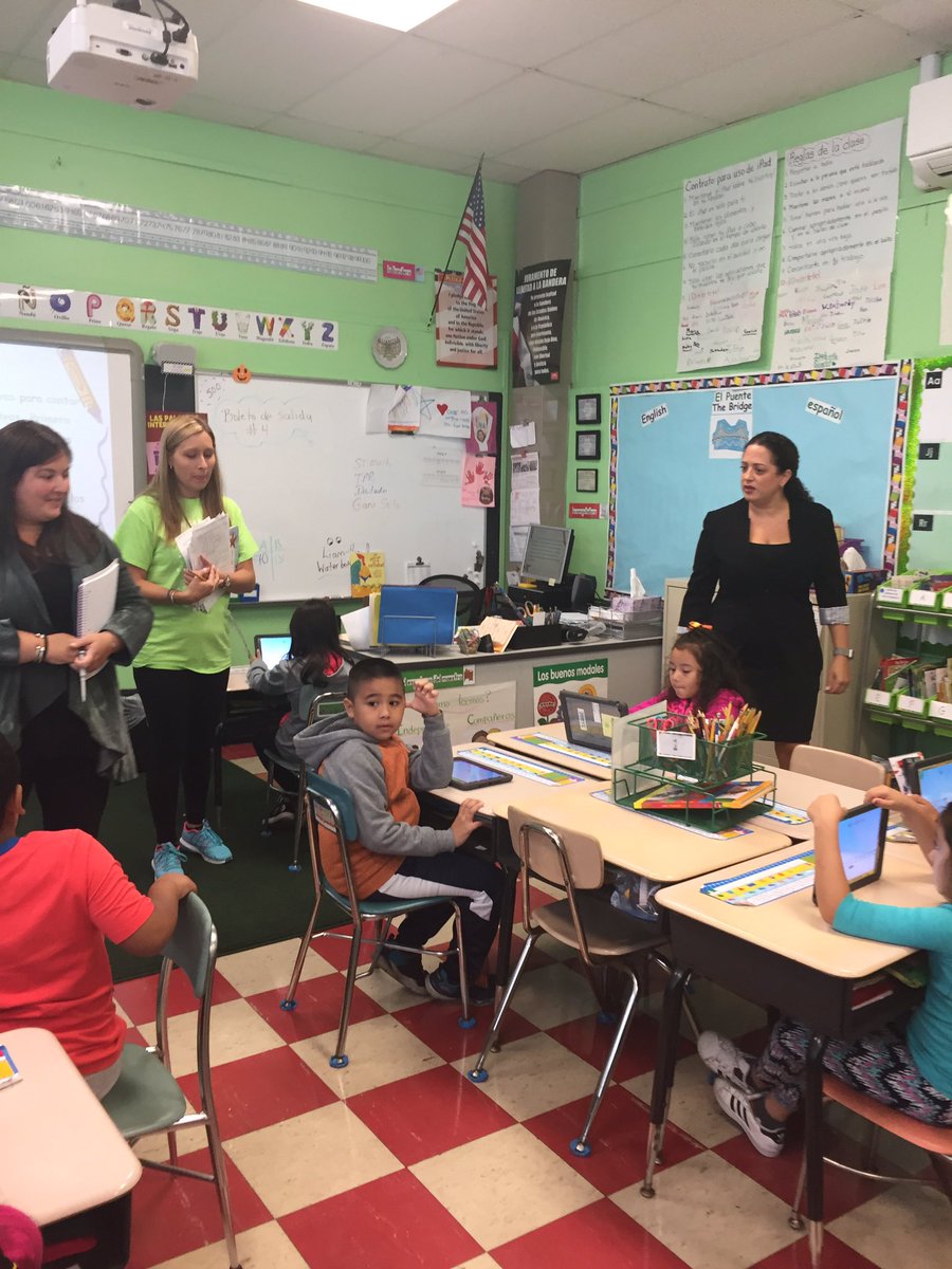 mattgct's tweet photo. Visitors from Valley Stream checking out @JiJiMath @Hampton_Street #MineolaProud https://t.co/u5ojCxKkIN